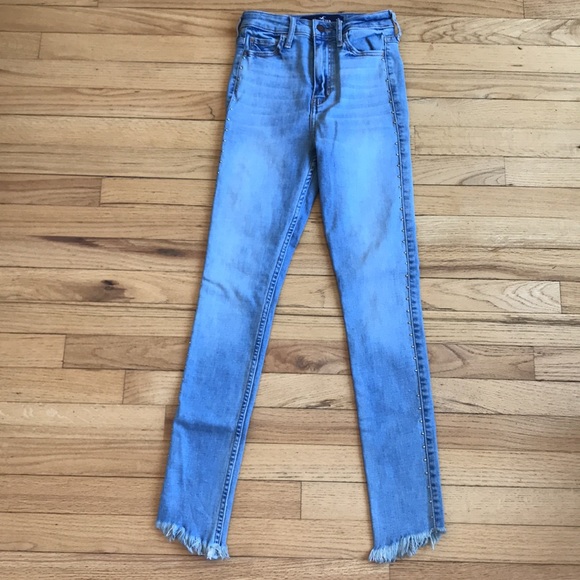 Hollister Ultra High Rise Super Skinny Jeans. Size 0R - Picture 6 of 8